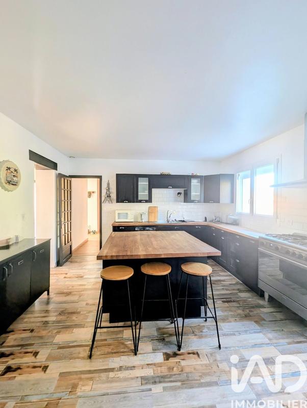 Maison - 219 m² - 9 pièces