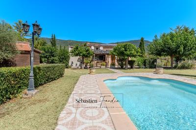 Maison - 211 m² - 7 pièces