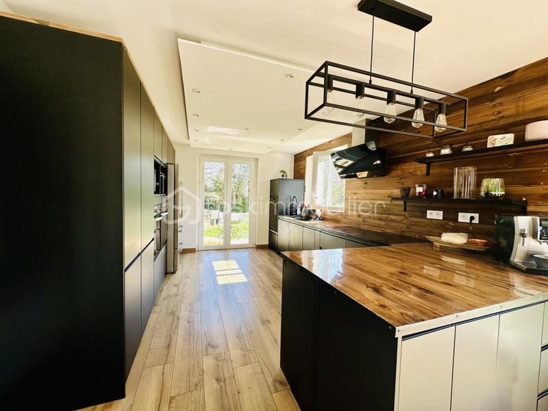 Maison - 196 m² - 7 pièces