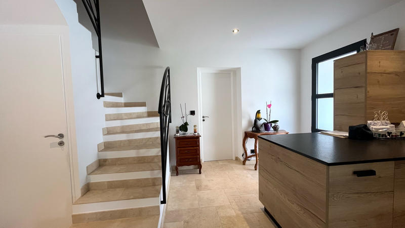 Propriété - 246 m² - 8 pièces