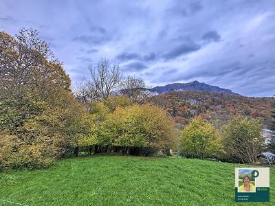 Terrain constructible - 1 589 m²