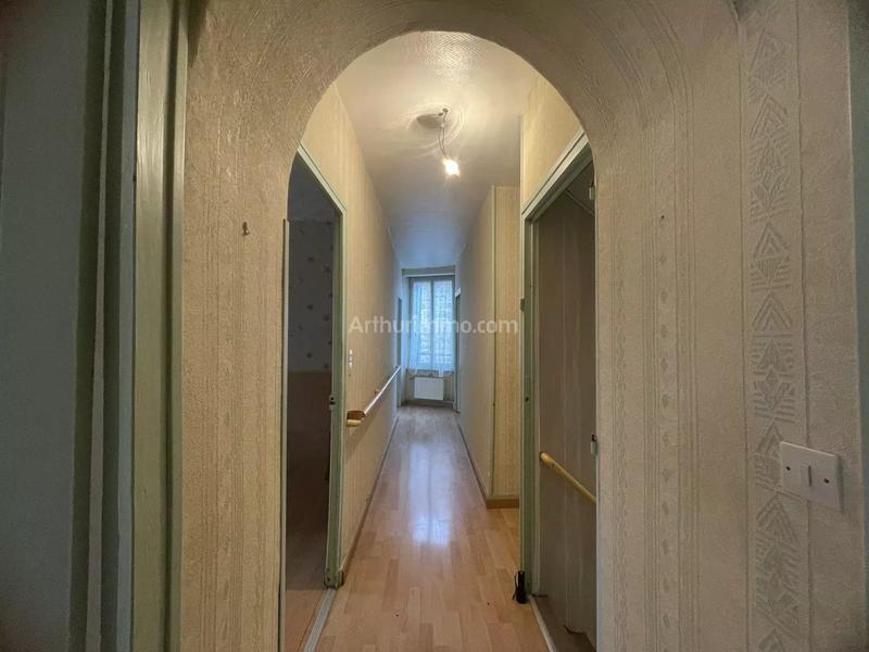 Maison - 220 m² - 12 pièces