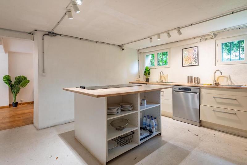 Maison - 250 m² - 17 pièces