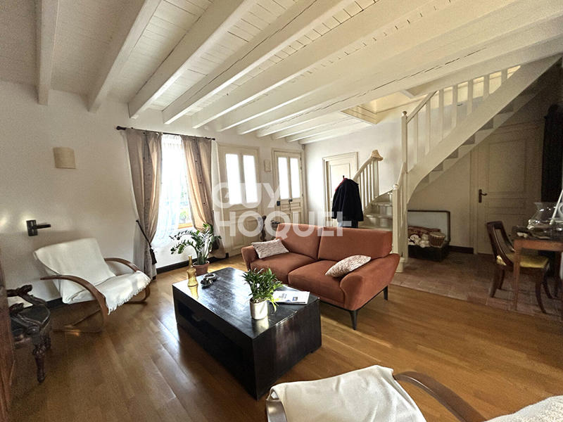 Maison - 206 m² - 7 pièces