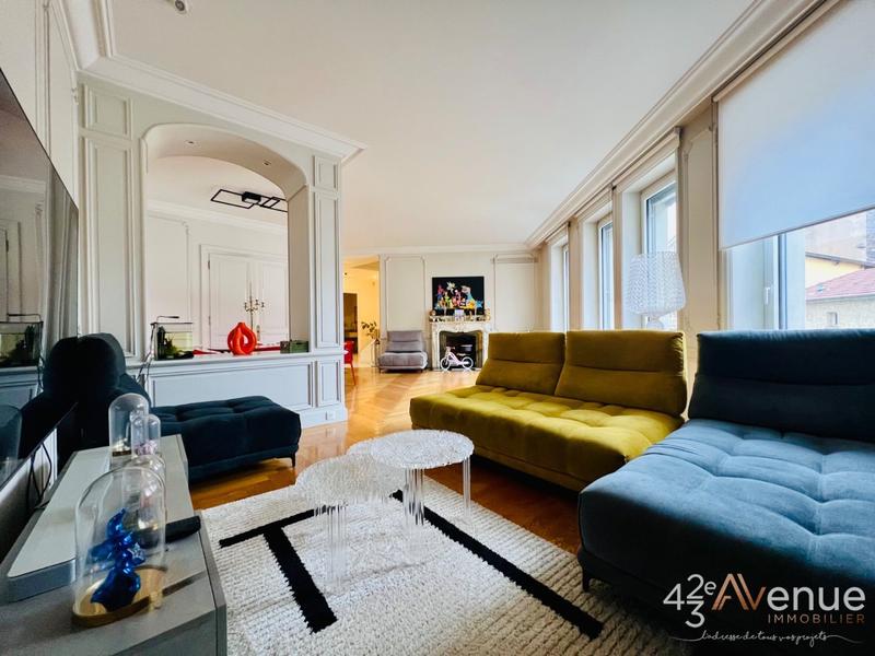 Maison - 330 m² - 8 pièces