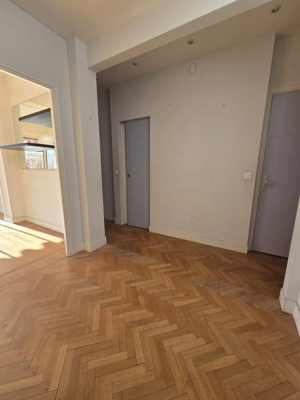 Appartement - 75 m² - 3 pièces