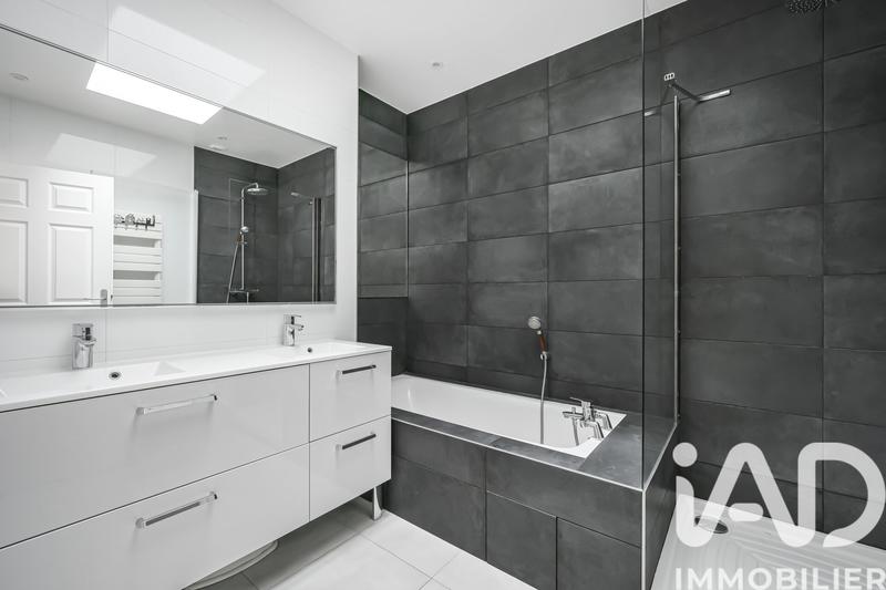 Maison - 273 m² - 8 pièces