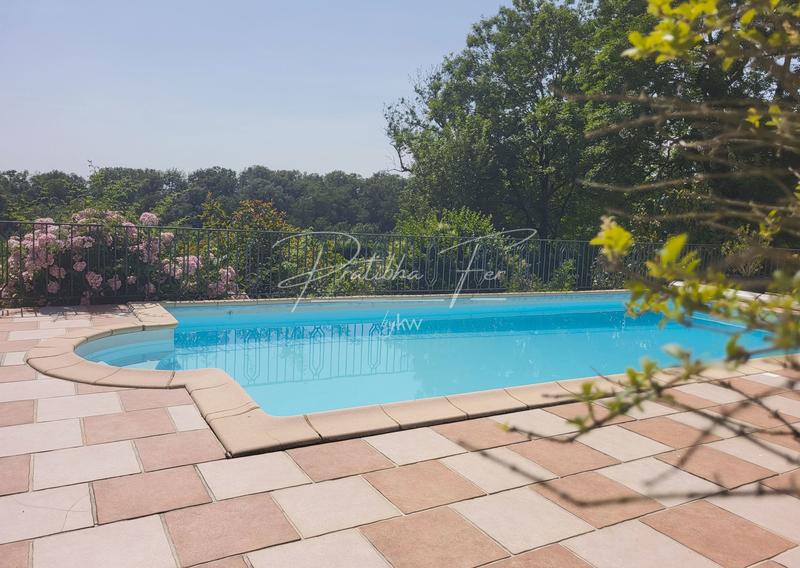 Maison - 251 m² - 8 pièces