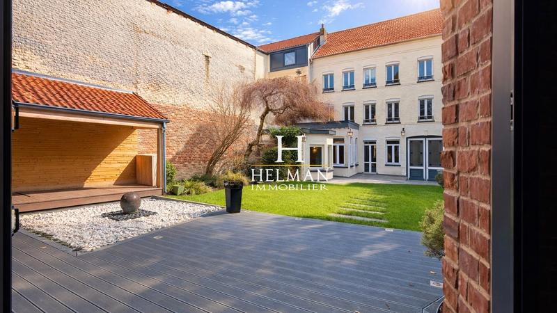 Maison - 230 m² - 11 pièces