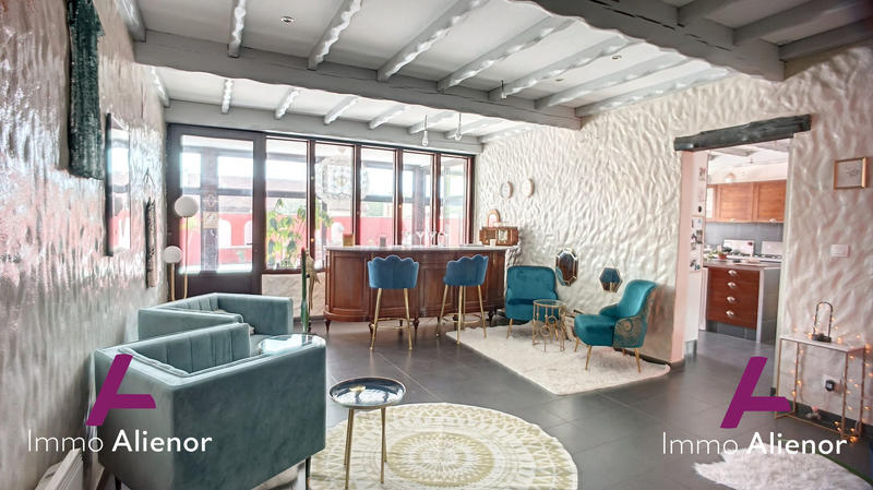 Maison - 228 m² - 11 pièces