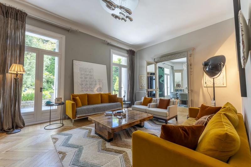 Villa - 498 m² - 15 pièces