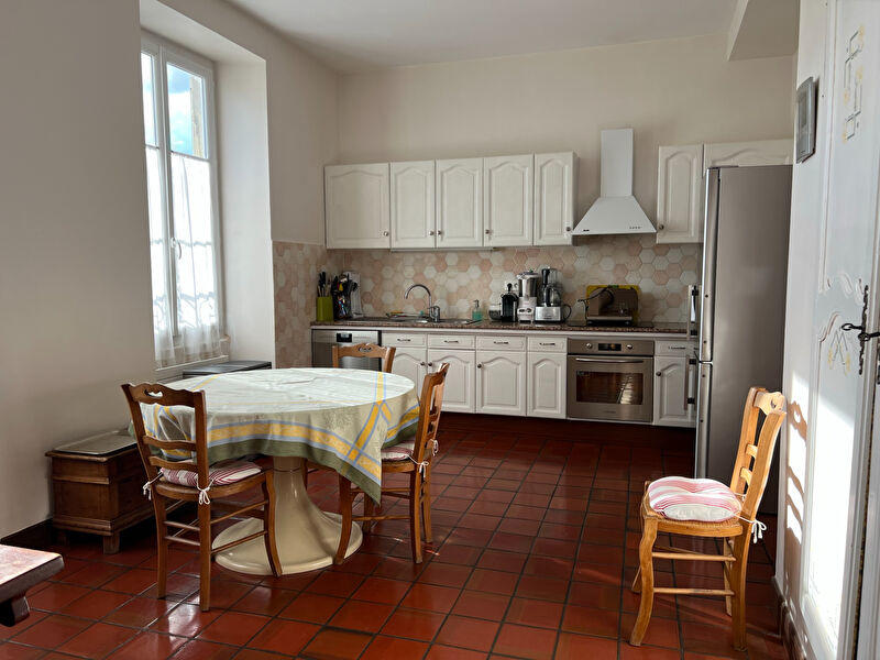 Maison - 221 m² - 6 pièces