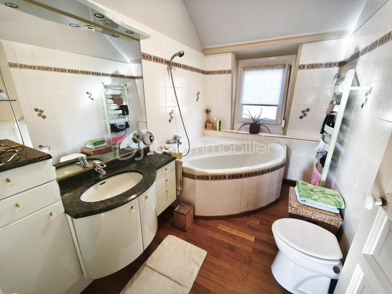 Maison - 177 m² - 6 pièces