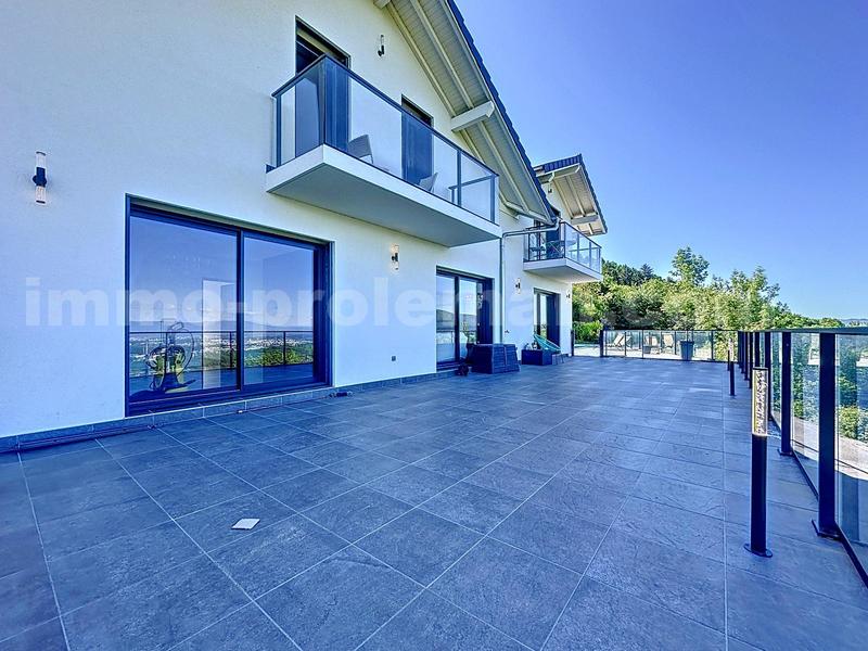 Maison - 280 m² - 8 pièces