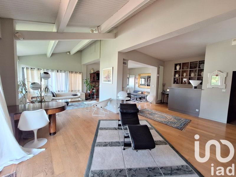 Maison - 368 m² - 10 pièces