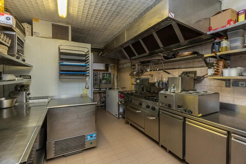 Magasins - 319 m² - 7 pièces