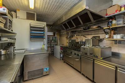 Magasins - 319 m² - 7 pièces