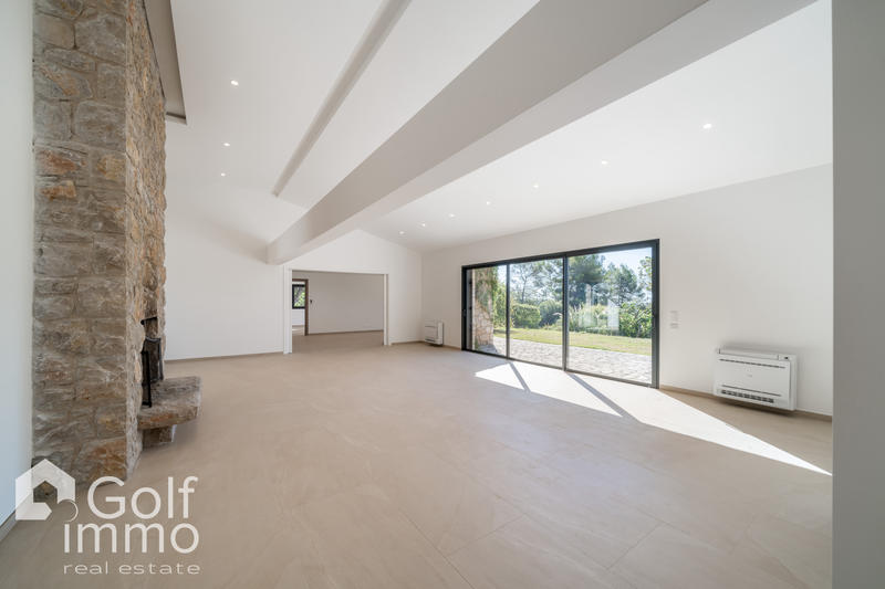 Maison - 300 m² - 8 pièces