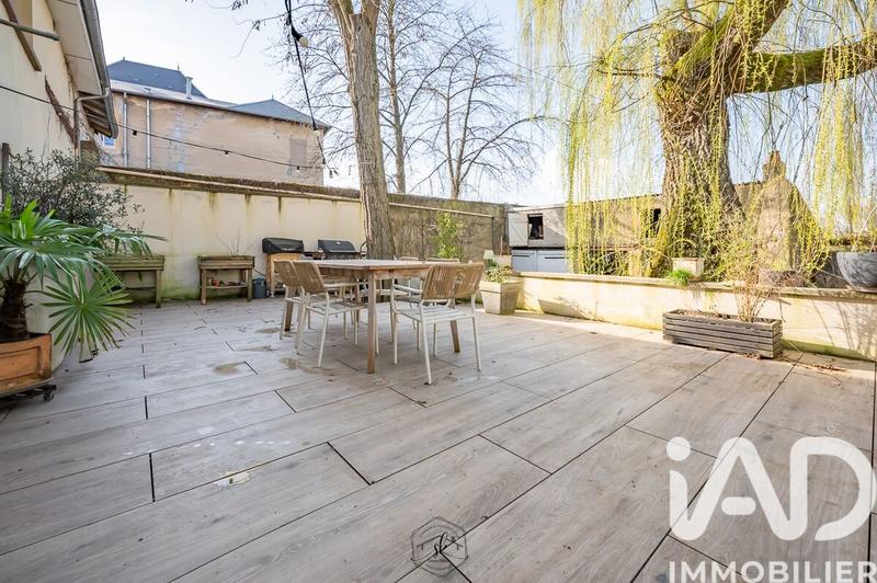 Maison - 230 m² - 7 pièces