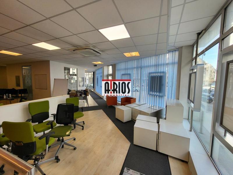 Local d'activité / Entrepôt - 242 m²