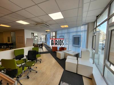 Local d'activité / Entrepôt - 242 m²