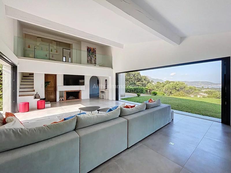 Maison - 378 m² - 7 pièces