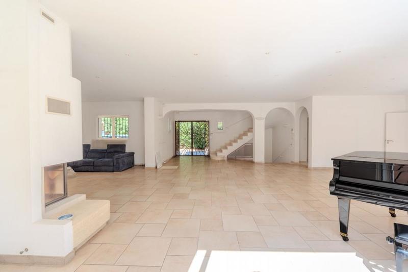 Villa - 303 m² - 6 pièces