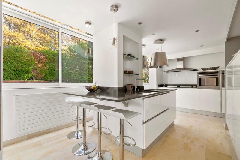 Maison - 260 m² - 7 pièces