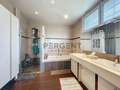 Maison - 304 m² - 9 pièces