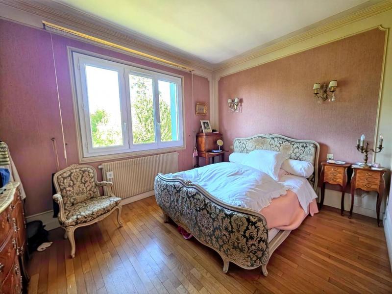 Maison - 219 m² - 7 pièces