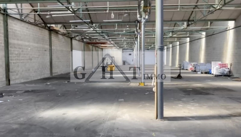 Entrepôt - 1 635 m²
