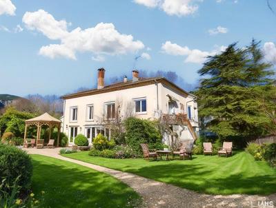 Maison - 202 m² - 7 pièces