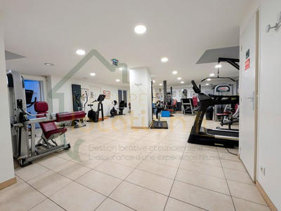 Local commercial - 370 m² - 14 pièces