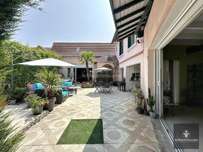 Maison - 308 m² - 8 pièces