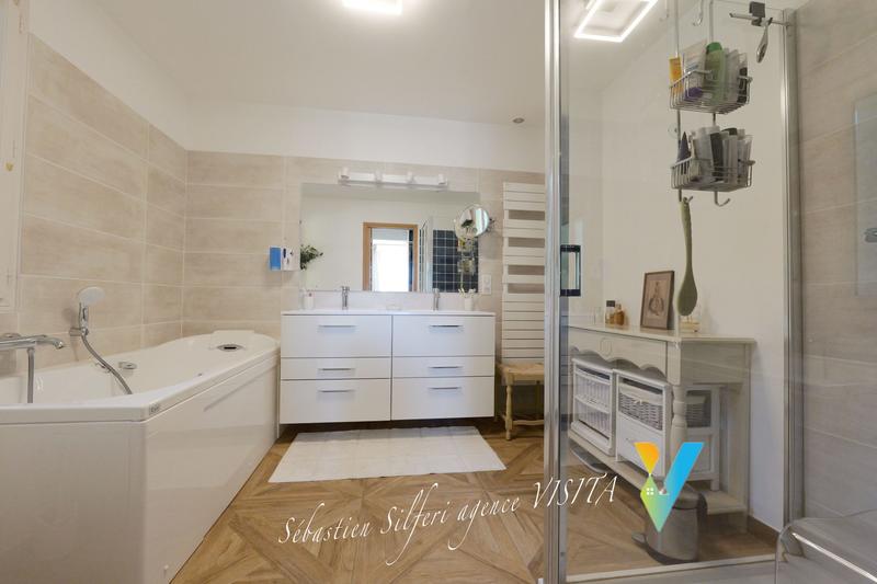 Maison - 195 m² - 9 pièces