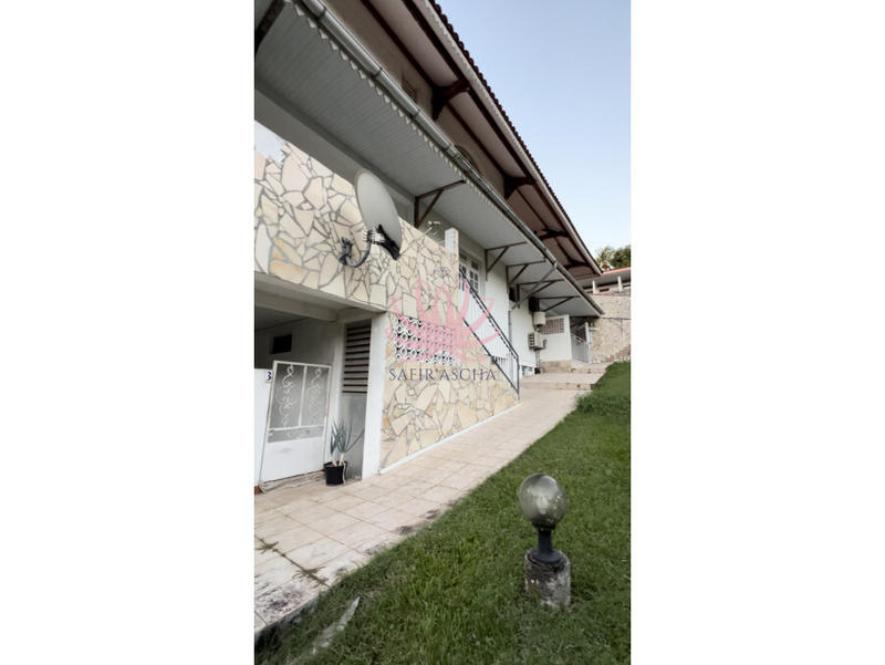 Maison - 330 m² - 13 pièces