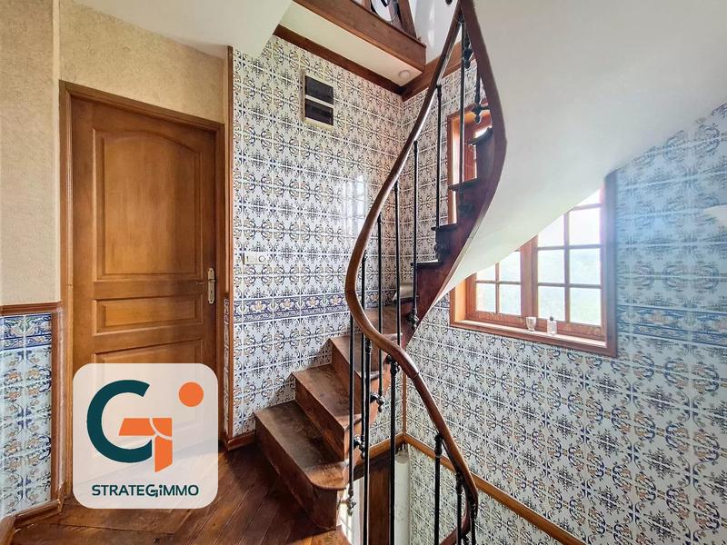 Maison - 200 m² - 7 pièces