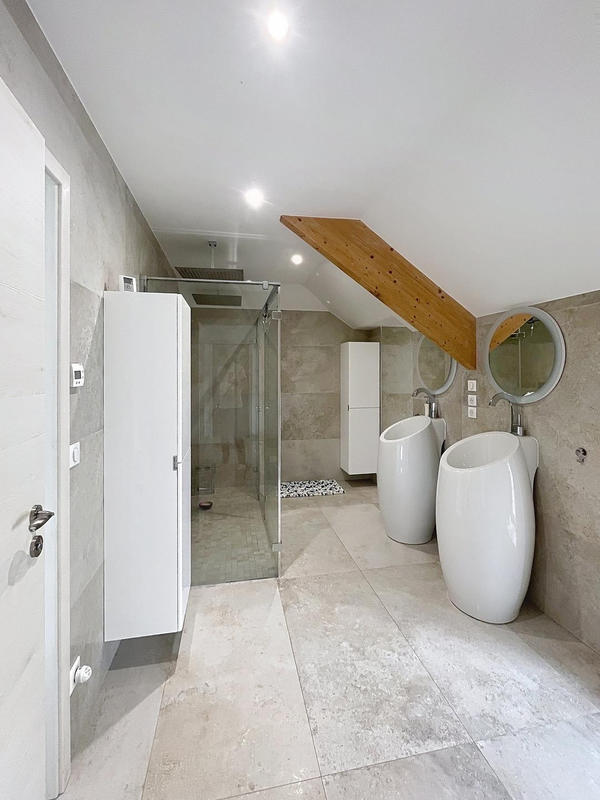 Propriété - 270 m² - 7 pièces