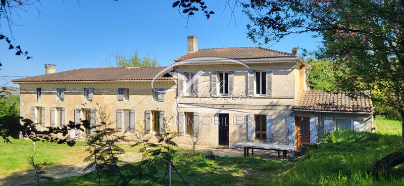Maison ancienne - 226 m² - 10 pièces