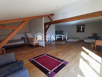 Maison - 240 m² - 6 pièces