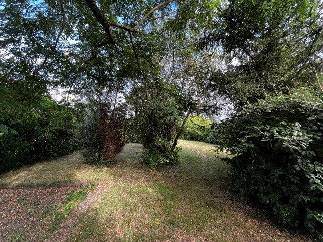 Terrain constructible - 1 225 m²