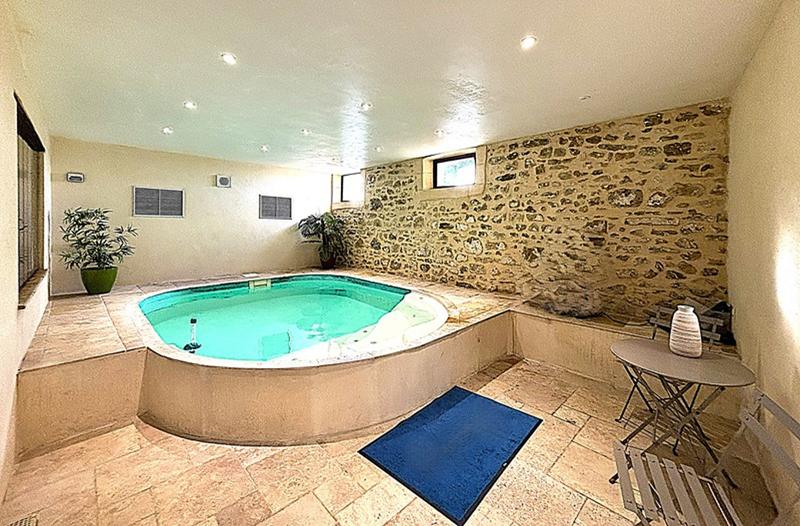 Maison - 625 m² - 11 pièces