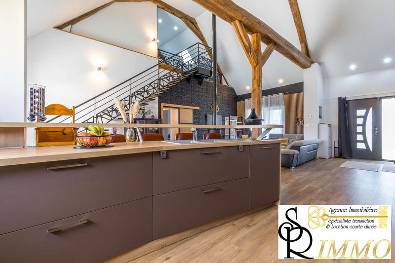 Maison - 201 m² - 7 pièces