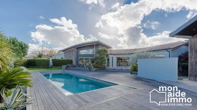 Maison contemporaine - 252 m² - 7 pièces