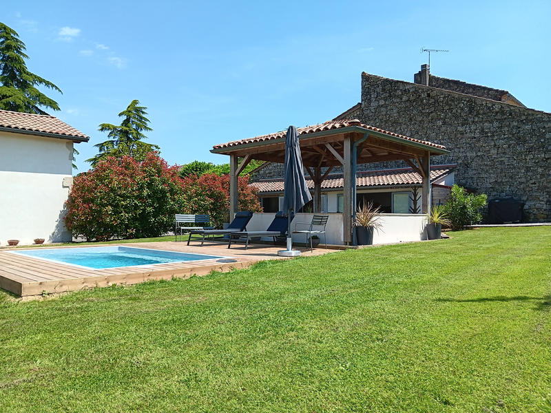 Maison - 300 m² - 6 pièces