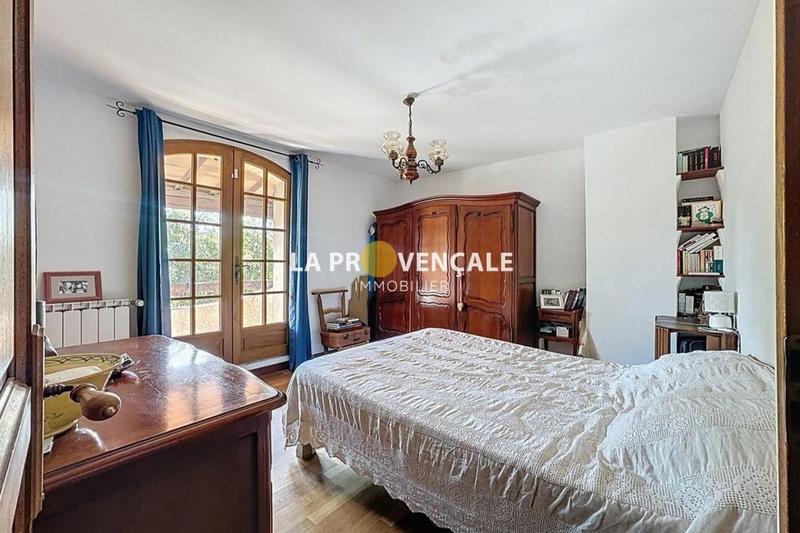 Maison traditionnelle - 141 m² - 6 pièces