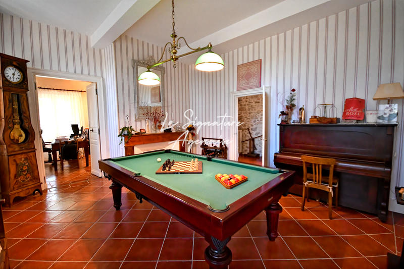 Maison - 341 m² - 16 pièces