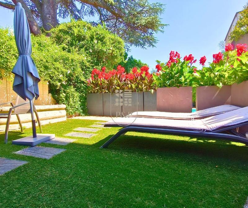 Maison - 423 m² - 8 pièces