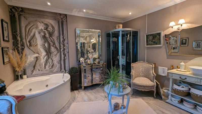 Maison - 222 m² - 6 pièces