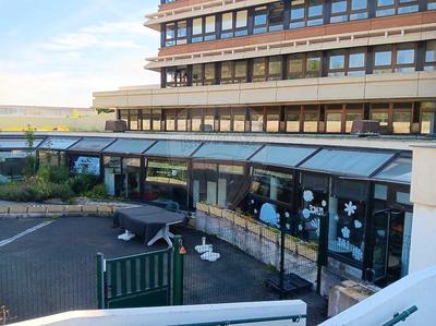 Local commercial - 3 996 m² - 1 pièce